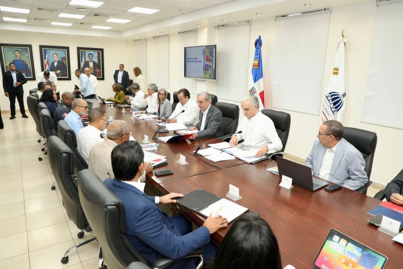 Presidente Abinader impulsa transformación educativa con 124,000 docentes formándose en áreas STEAM