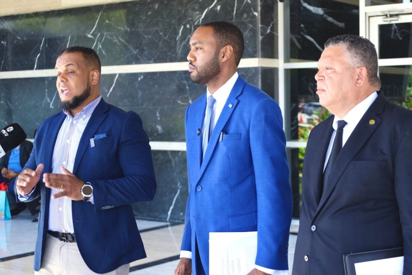 Comunicadores interponen querella por "ultraje" al Himno Nacional