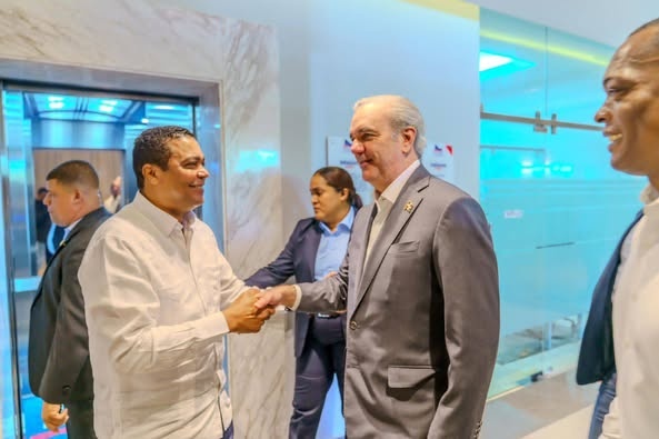  Abinader asignará 4,000 millones de pesos a LMD para Plan Nacional Mejoramiento Infraestructura Peatonal 