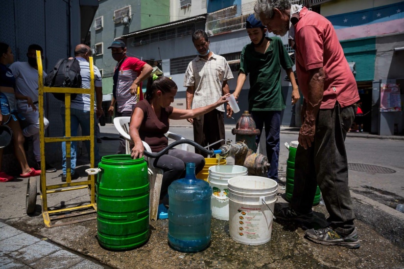 Protestas y barricadas en La Habana: cubanos cortaron las calles con baldes por la escasez de agua