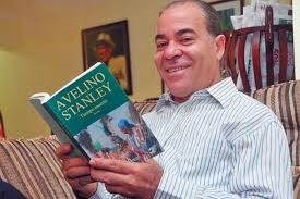 Avelino Stanley, el novelista de los cañaverales, ingresa a la Academia de la Lengua