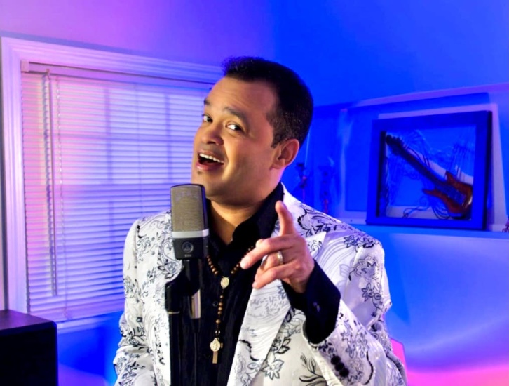 Alex Bueno de alta médica y viaja a Nueva York para continuar recuperación