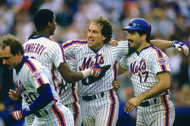 El 4 de septiembre de 1985, Gary Carter de los Mets conecta dos jonrones, para sumar cinco en los últimos dos días