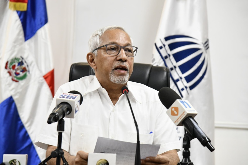 Adocco formalizará hoy demanda contra ex-ministro de Educación Ángel Hernández por presuntos actos de corrupción