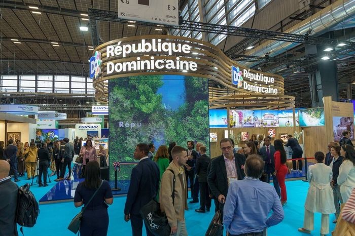 En cierre de Top Resa,  Laurence Gaborieau, Directora de IFTM Top Resa reconoce a David Collado