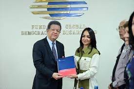 Faride Raful y a la Comisión de Reforma Policial se reunen con Leonel Fernández en Funglode 