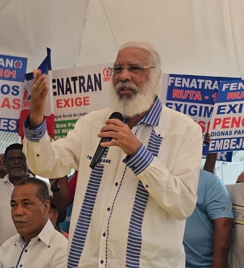 Juan Hubieres exige devolver a Banreservas RD$240MM en compra de autobuses sobrevaluados