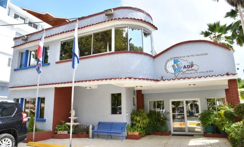 La ADP ataca de nuevo, reduce horario escolar en 80 escuelas de Santo Domingo Este por múltiples reclamos