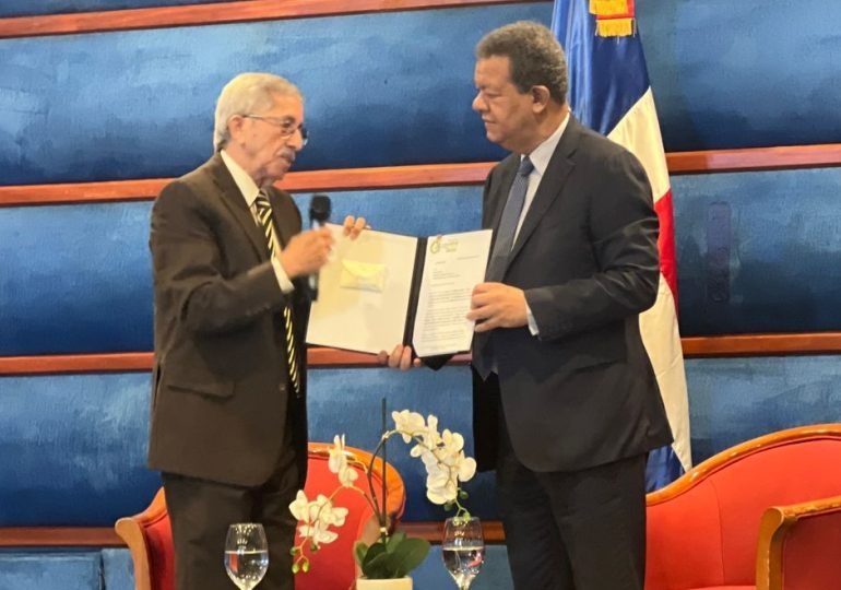 Leonel Fernández, recibió este martes el informe final del Consejo Económico y Social (CES) 