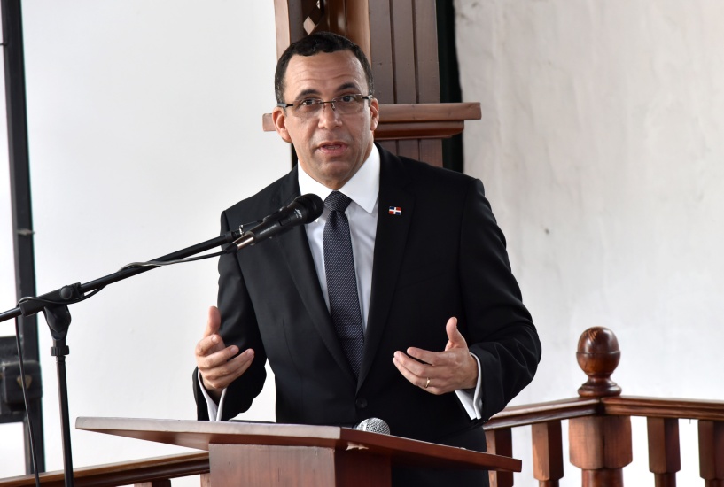 Andrés Navarro atribuye apagones a falta de planificación, ineficiencia y corrupción