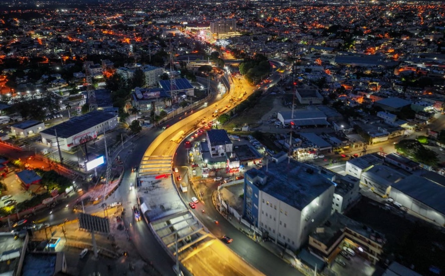 Presidente Abinader supervisa construcción del paso a desnivel en la Prolongación 27 de Febrero con Isabel Aguiar