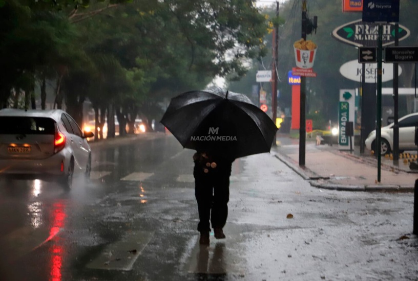 vaguada continuará generando aguaceros y tronadas en varias provincias durante esta tarde hasta primeras horas de la noche.