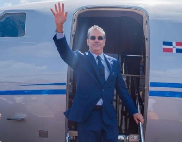 Presidente Luis Abinader viaja a México por motivos familiares