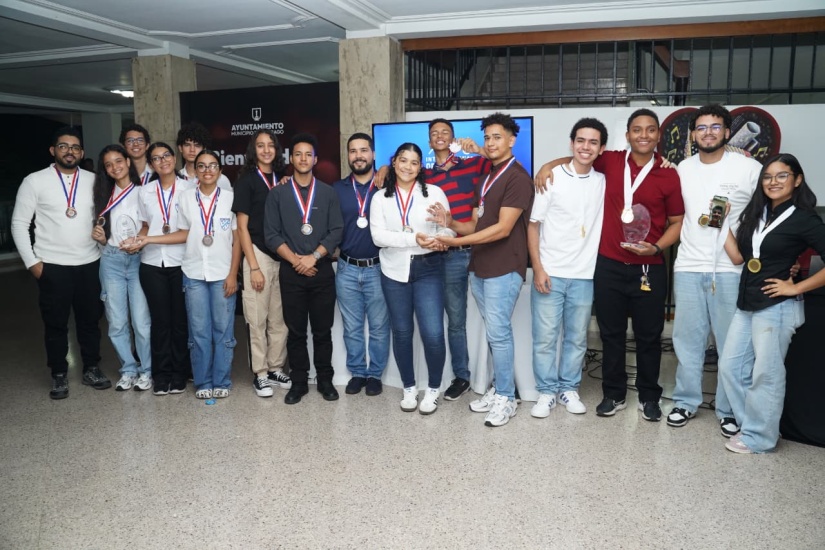 Estudiantes del sector público ganan todas las categorías del NASA Space Apps Challenge 2025 en Santiago de los Caballeros