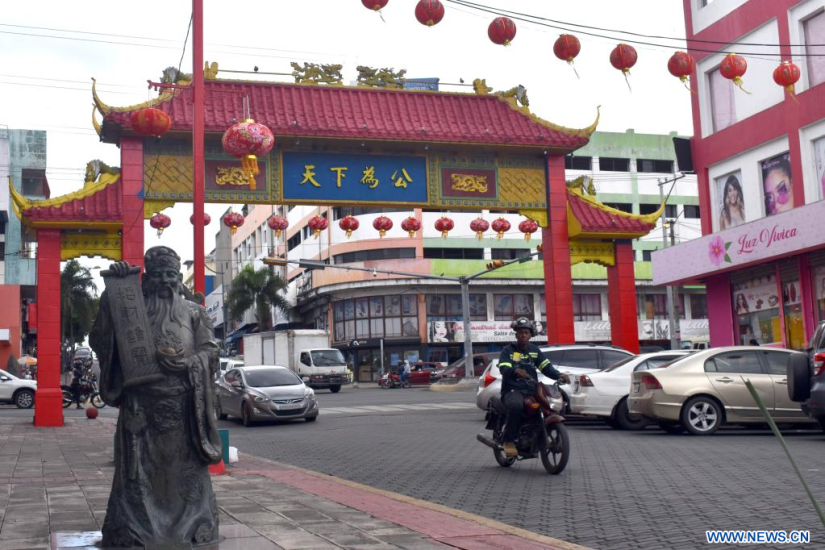Empresaria Rosa NG pide al presidente Abinader que “le baje dos” a los ataques a empresarios chinos