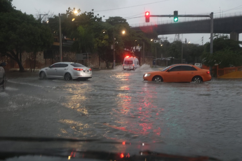 Tormenta Melissa detuvo su desplazamiento,  permanece casi estacionaria sobre el mar Caribe central, elevando el riesgo de inundaciones y deslizamientos