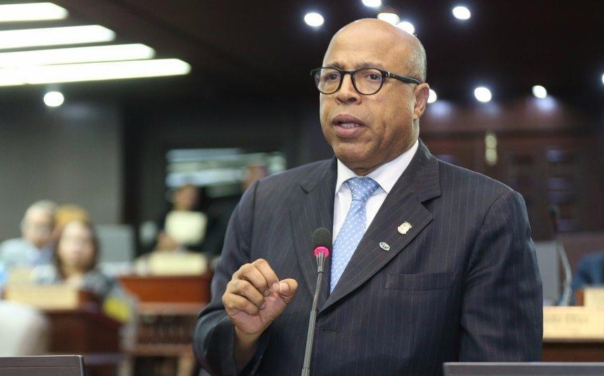 Alfredo Pacheco revela que está en tratamiento de radioterapias y asegura que se siente “como un cañón”