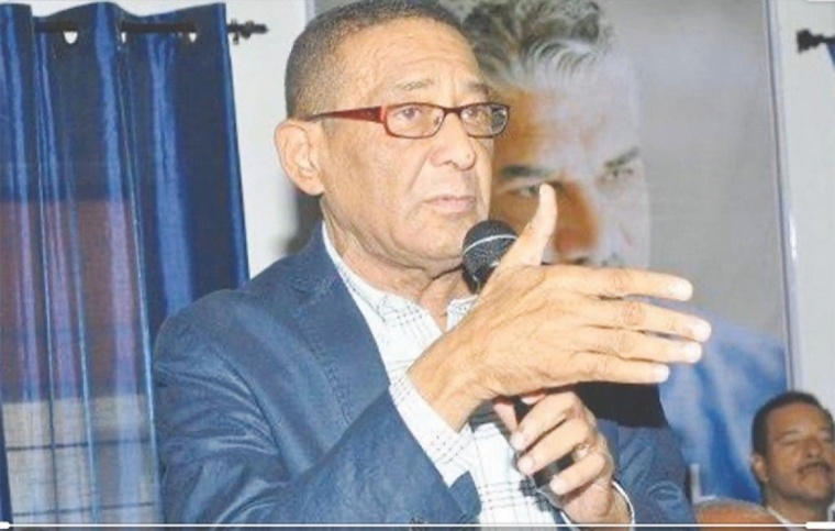 El Club Héctor J. Díaz Otorga Placa de Reconocimiento a Rafael Fiquito Vásquez