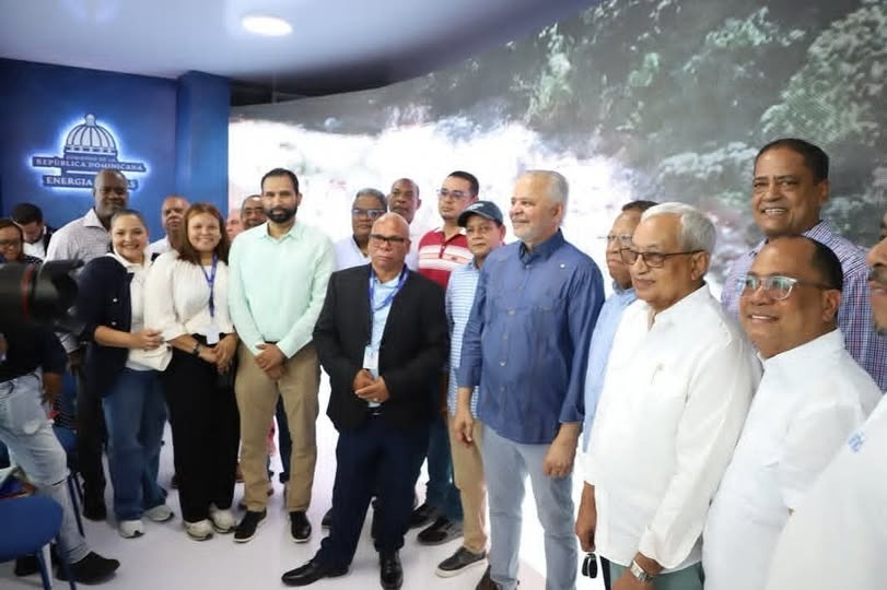 Administrador de EGEHID asiste a inauguración de pabellón del Ministerio de Energía y Minas en Santo Domingo