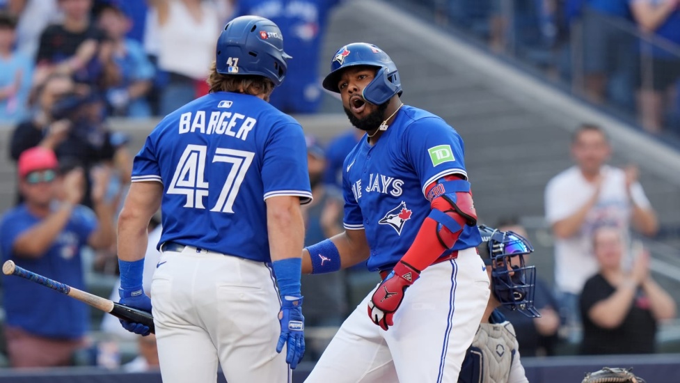 Con paliza a los Yanquis en el segundo juego, Toronto pone la serie 2-0  a punto de mate