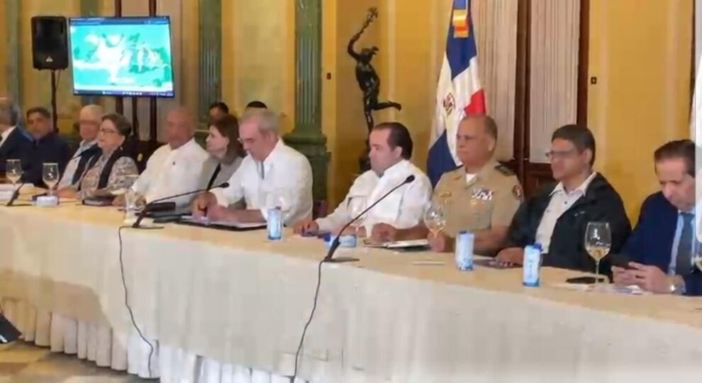 Gobierno mantendrá la suspensión de la docencia y labores en empresas hasta este viernes