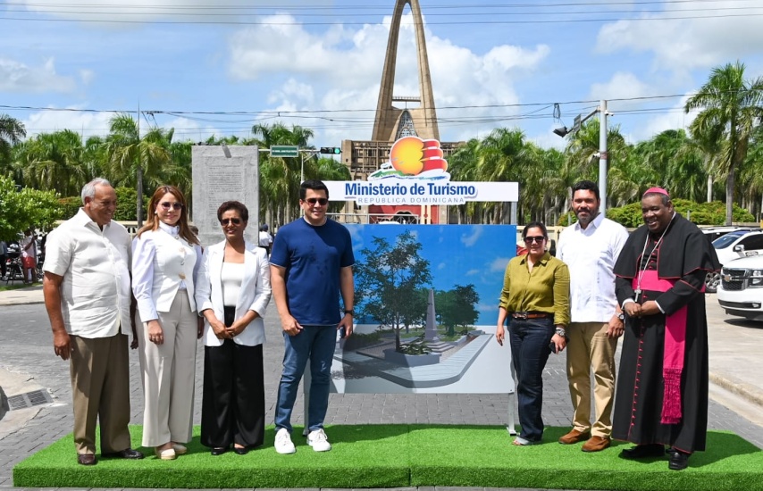 Ministerio de Turismo entrega remodelado Parque de la Mujer en Higüey