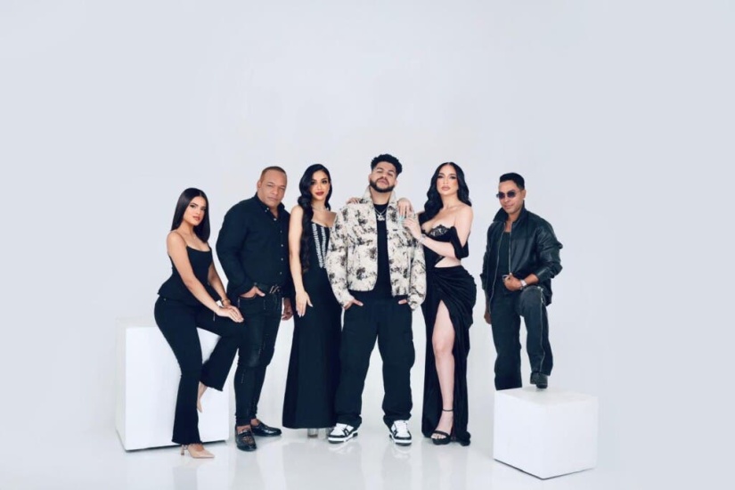  Luinny Corporán presenta “Al Pelo Radio” su nueva propuesta radial 