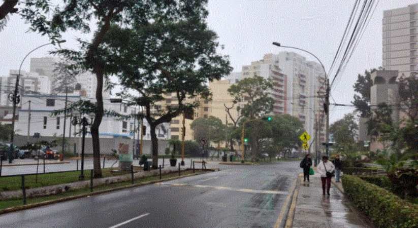 Vaguada inducida mantiene nublados con lluvias, tormentas eléctricas y ráfagas de viento, en distintos puntos del país