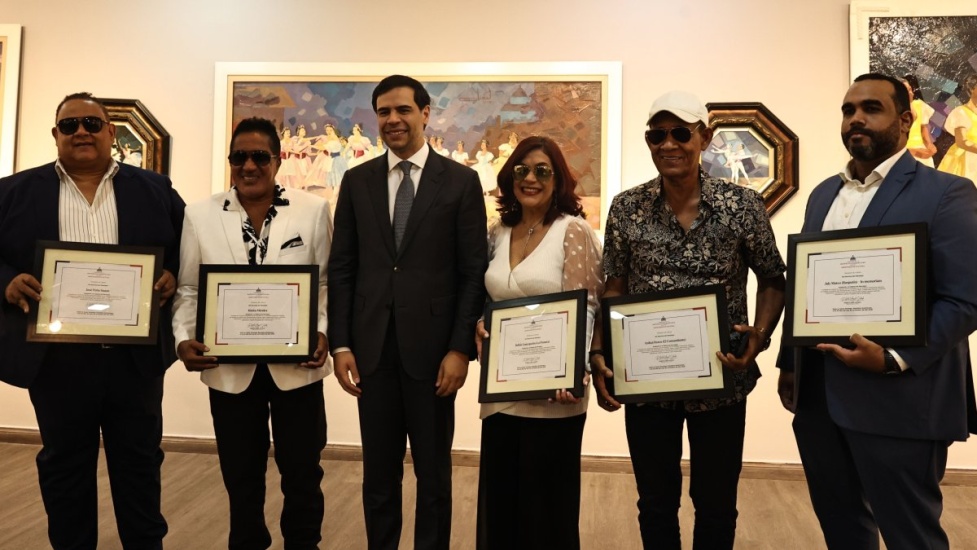 Con motivo del Día Nacional del Merengue, ministerio de Cultura reconoce e inmortaliza merengueros