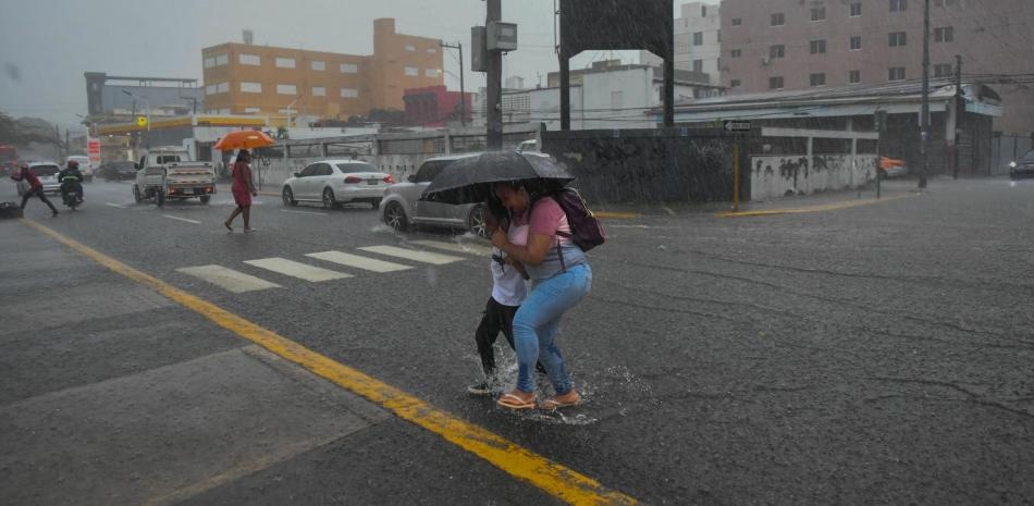 Para este domingo, se espera una reducción notable del contenido de humedad, lo que limitará la ocurrencia de lluvias; aunque vaguada permanecerá