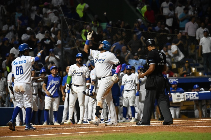 Licey vence al Escogido, Toros a Estrellas y Águilas remontan ante Gigantes; resúmen 