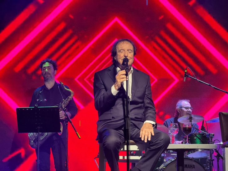 Con una ausencia de 20 años, Dyango recibe el calor de los dominicanos en una noche llena de bellas canciones