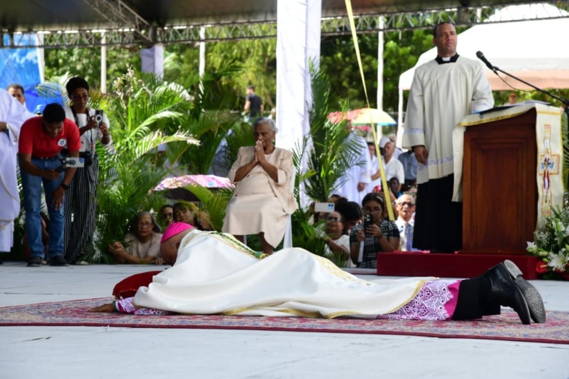 Presidente Abinader asiste a ordenación episcopal de monseñor Manuel Ruiz de la Rosa
