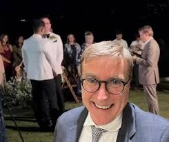 Ex-embajador de Estados Unidos en la República Dominicana, aclara que la ceremonia matrimonial en la que participó en Santiago fue simbólica 