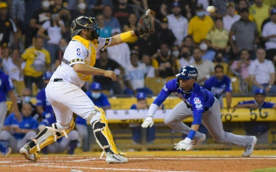 Torneo béisbol continúa esta noche con tres partidos; Licey y Aguílas, Gigantes y Toros y Leones frente a las Estrellas, resúmen 