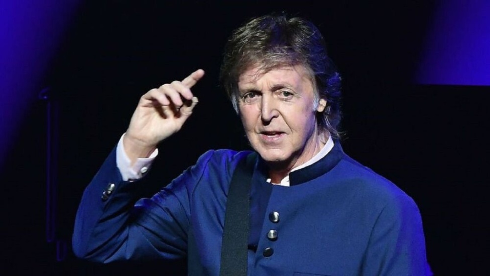 Paul McCartney utiliza una pieza sin sonido para cuestionar el uso de la inteligencia artificial en la música.
