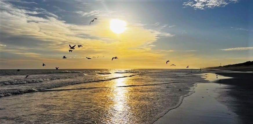 Un sistema frontal que se acerca  podrá generar algunos chubascos en la porción oriental de la costa atlántica durante la mañana.