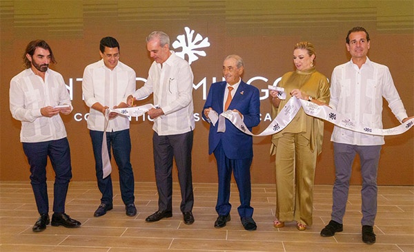 Anfitriones de los Hidalgo junto al presidente Luis Abinader recorren remozado hotel, antiguo Hamaca, hoy Santo Domingo Bay Convention Resort & Casino en Boca Chica