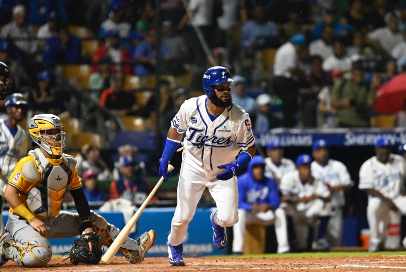 Bonifacio salva de la muerte a los Tigres del Licey; Leones dejan en terreno a los Toros y Estrellas firmes en tercer lugar, vencen Gigantes, resúmen 