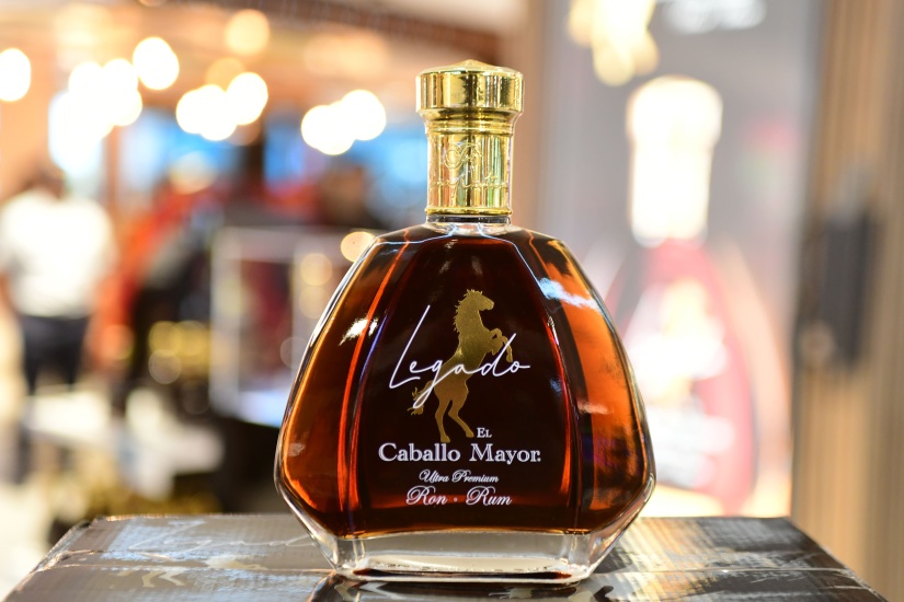 Presentan la Edición Especial del afamado Ron Legado El Caballo Mayor