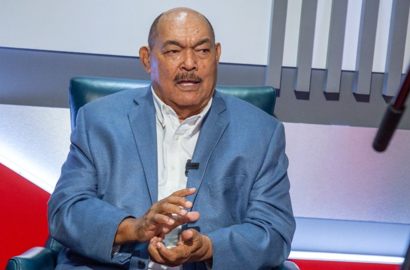 Ramón Alburquerque retorno anoche al país desde los Estados Unidos para continuar tratamiento médico