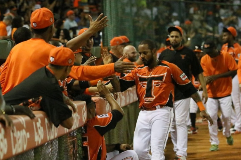 Rebelión taurina en la novena entrada da primera victoria a los Toros sobre los Leones 3-2; sigue hoy, resúmen