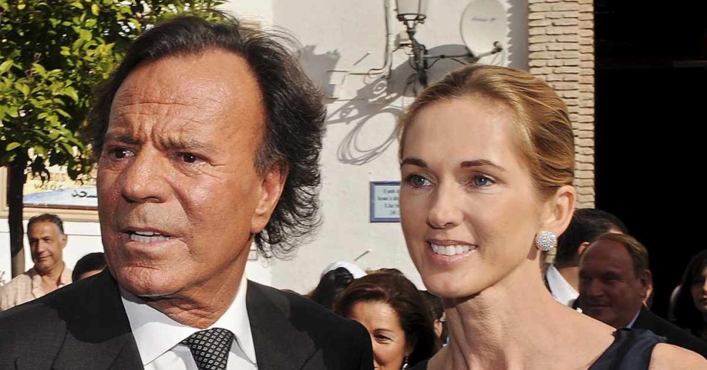  Julio Iglesias rechazó las denuncias de abuso sexual de dos mujeres en su contra que investiga la Justicia en España