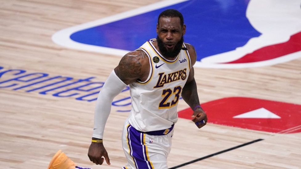 El Rey LeBron indetenible a sus 41años; Dallas y Memphis ganan, resúmen 