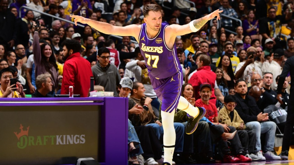 Luka Doncic brilla en triunfo sobe Bulls; Hornets dan paliza a Sixers, Cavaliers arrollan Magic; resúmen 