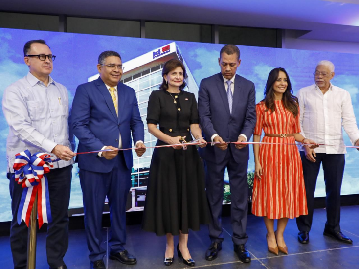 Vicepresidenta y Guido Gómez Mazara, encabezaron inauguración del nuevo edificio institucional deIndotel
