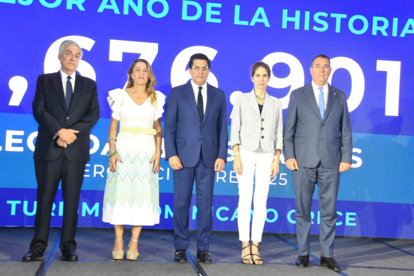 RD alcanza récord histórico en llegada: 1.4 millones de visitantes en diciembre y 11,676,901 en todo el año.