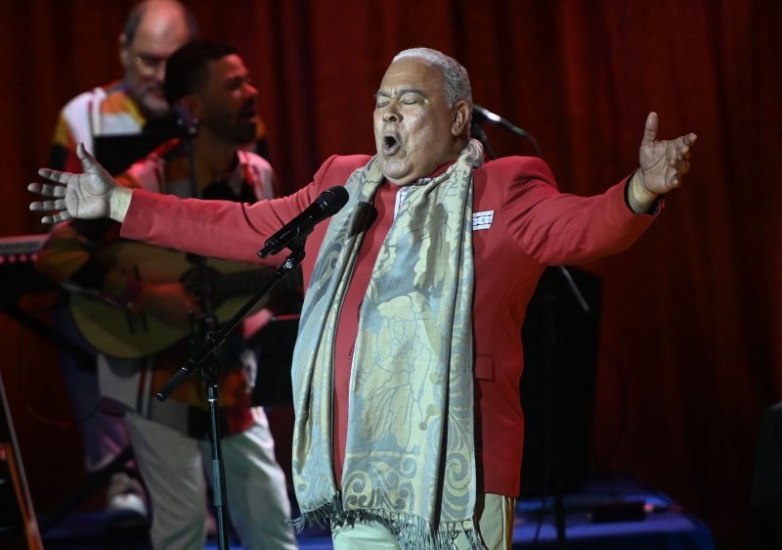 Danny Rivera como el romántico de siempre, en grande en su concierto al amor "Inolvidable"