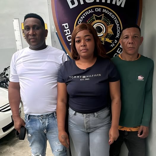 Policía apresa  tres personas por presuntas estafas con dinero falso en comercios de San Cristóbal 