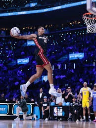 Keshad Johnson alero de los Miami Heat, gana el concurso de “donqueos” de la NBA